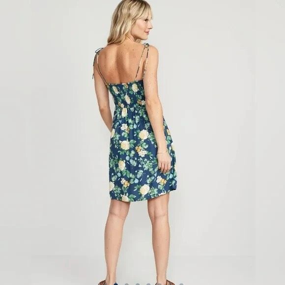 ✨Old Navy Fit & Flare Tie-Strap Mini Sz Medium Dress✨ - Picture 2 of 8